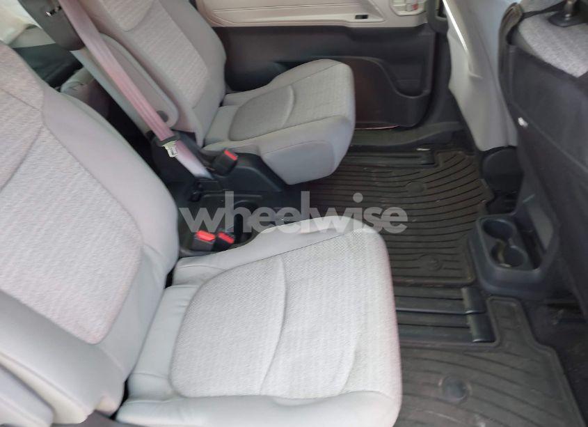 Photo 8 of 2023 Toyota Sienna LE (VIN 5TDKSKFC5PS076093)