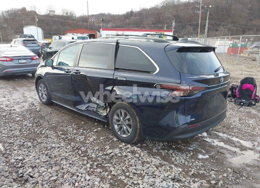 Photo 3 of 2023 Toyota Sienna LE (VIN 5TDKSKFC5PS103924)