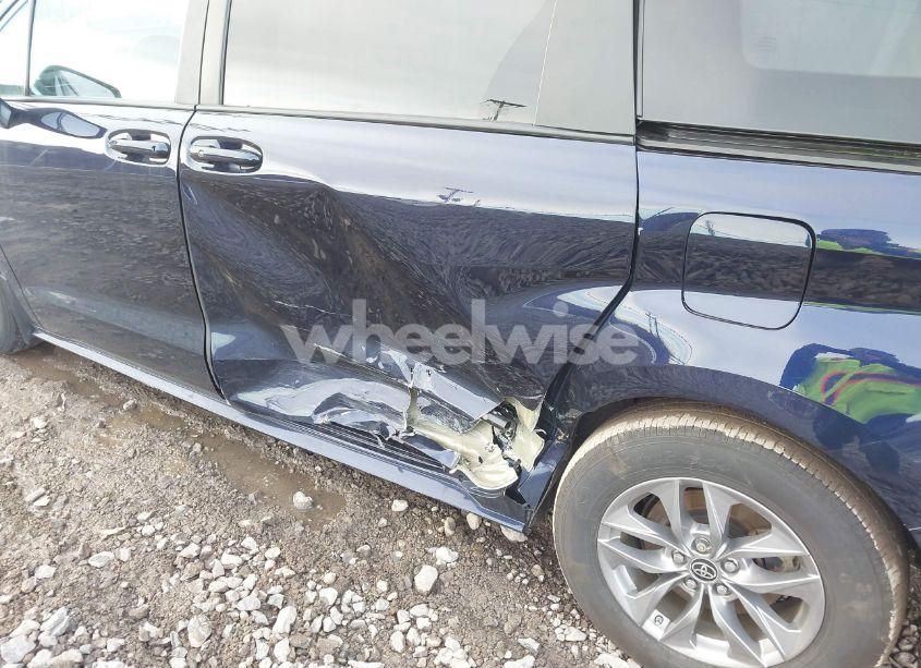 Photo 6 of 2023 Toyota Sienna LE (VIN 5TDKSKFC5PS103924)