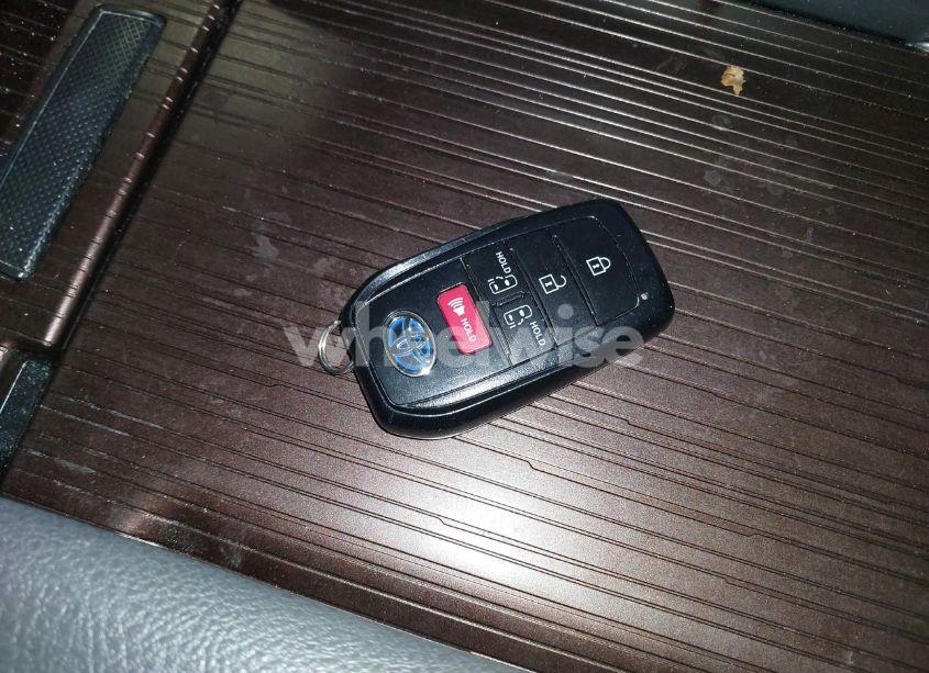 Photo 11 of 2022 Toyota Sienna LE (VIN 5TDKSKFC7NS070678)