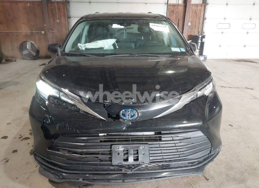 Photo 12 of 2022 Toyota Sienna LE (VIN 5TDKSKFC7NS070678)