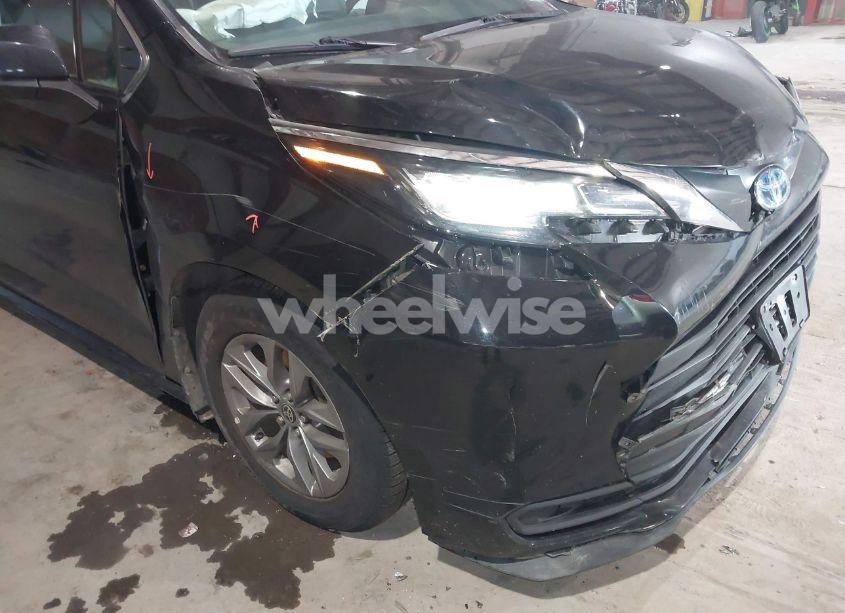 Photo 17 of 2022 Toyota Sienna LE (VIN 5TDKSKFC7NS070678)