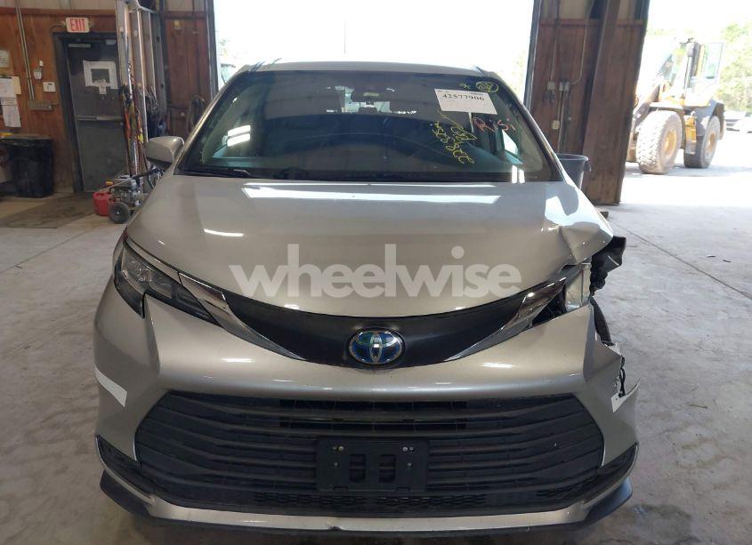 Photo 12 of 2021 Toyota Sienna LE (VIN 5TDKSKFC8MS035873)