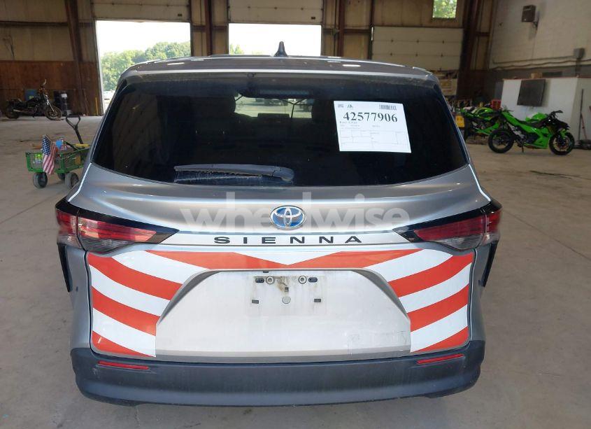 Photo 16 of 2021 Toyota Sienna LE (VIN 5TDKSKFC8MS035873)