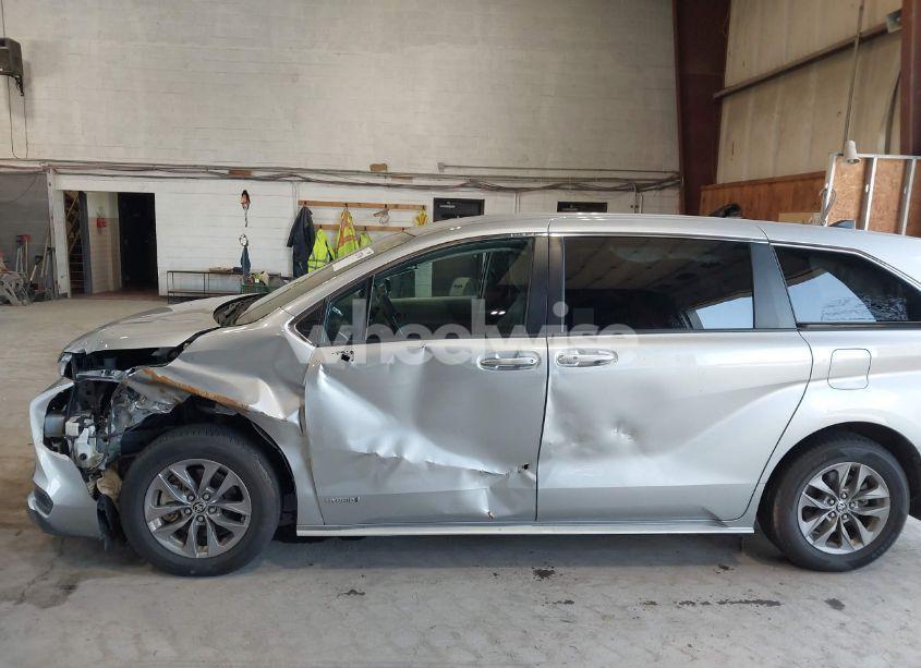 Photo 17 of 2021 Toyota Sienna LE (VIN 5TDKSKFC8MS035873)