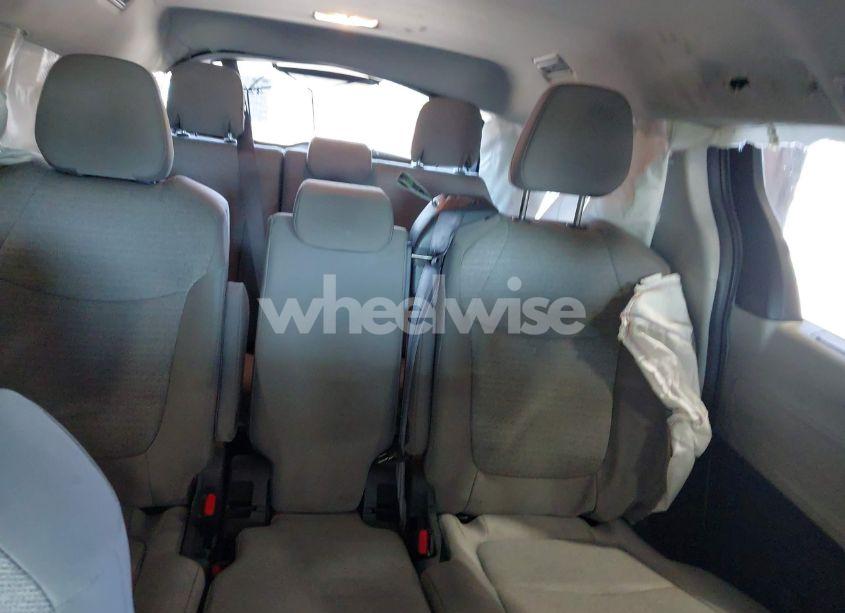 Photo 8 of 2021 Toyota Sienna LE (VIN 5TDKSKFC8MS035873)