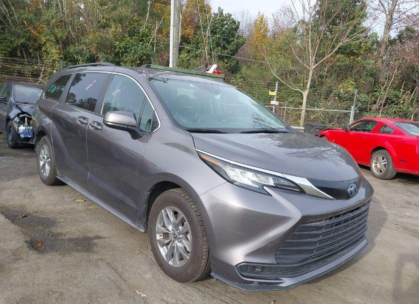 2023 Toyota Sienna LE (VIN 5TDKSKFC8PS077495) main photo