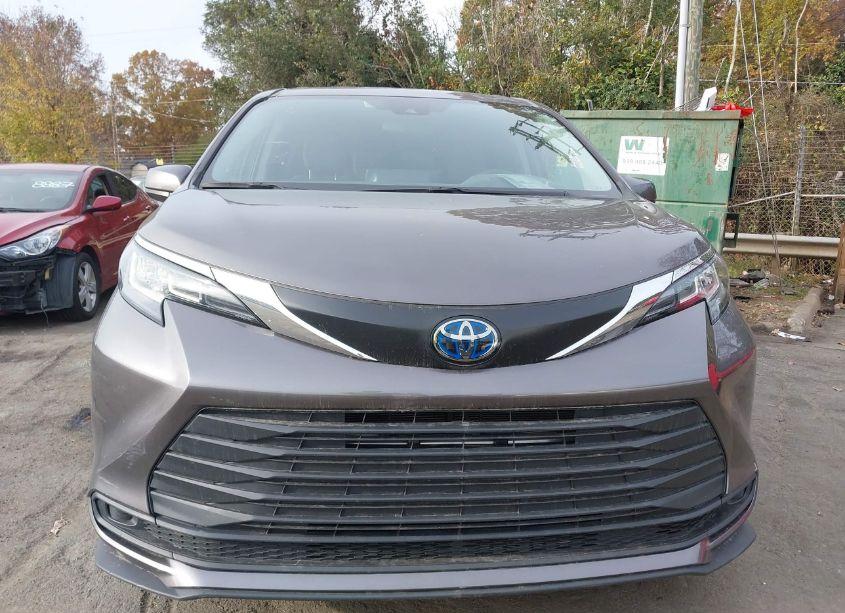 Photo 13 of 2023 Toyota Sienna LE (VIN 5TDKSKFC8PS077495)