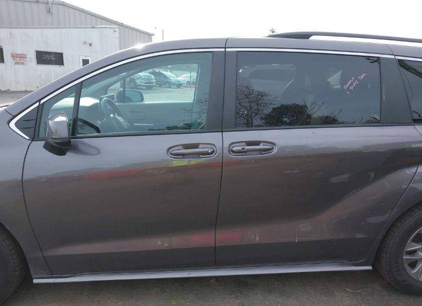 Photo 15 of 2023 Toyota Sienna LE (VIN 5TDKSKFC8PS077495)