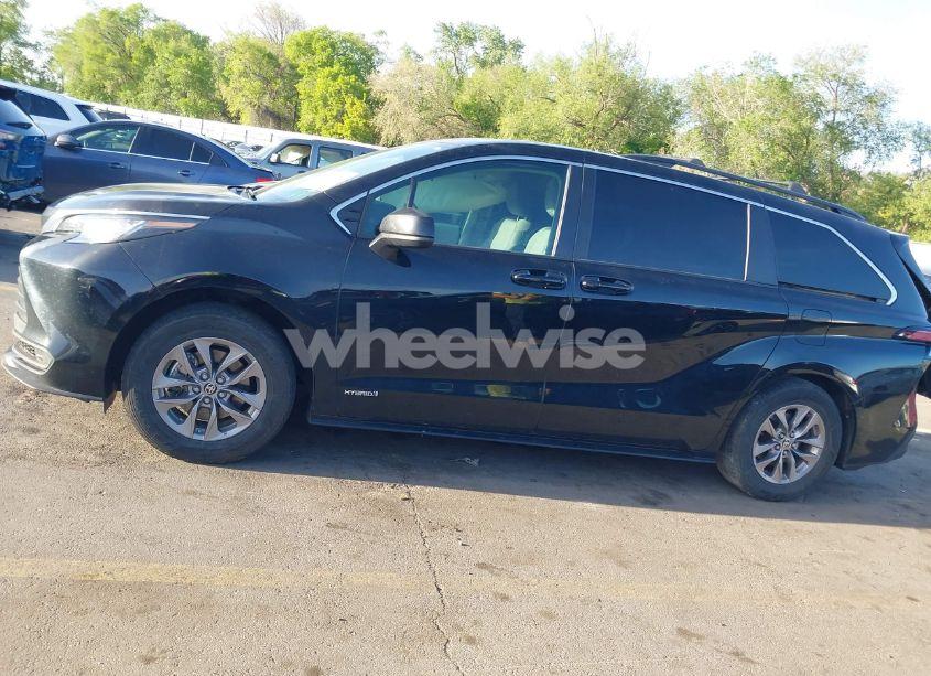 Photo 14 of 2021 Toyota Sienna LE (VIN 5TDKSKFC9MS027152)