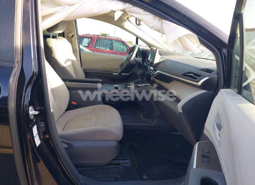 Photo 5 of 2021 Toyota Sienna LE (VIN 5TDKSKFC9MS027152)