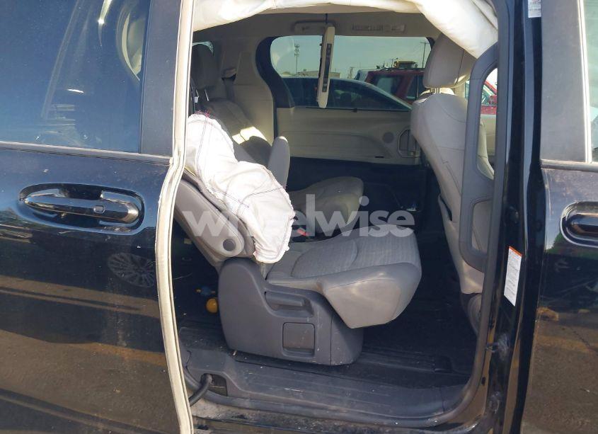 Photo 8 of 2021 Toyota Sienna LE (VIN 5TDKSKFC9MS027152)