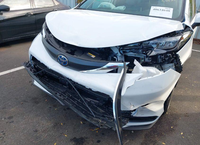 Photo 6 of 2024 Toyota Sienna LE (VIN 5TDKSKFC9RS145533)