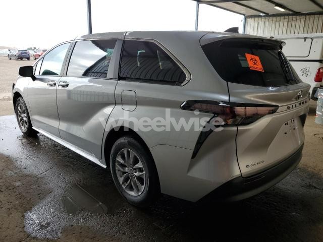 Photo 13 of 2025 TOYOTA SIENNA LE (VIN 5TDKSKFC9SS202125)