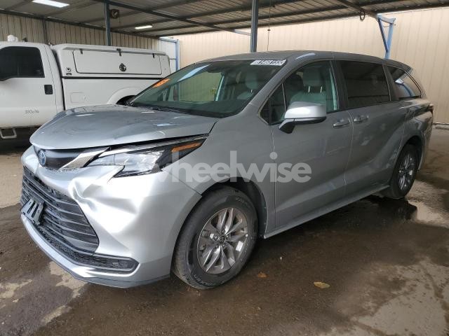 Photo 8 of 2025 TOYOTA SIENNA LE (VIN 5TDKSKFC9SS202125)