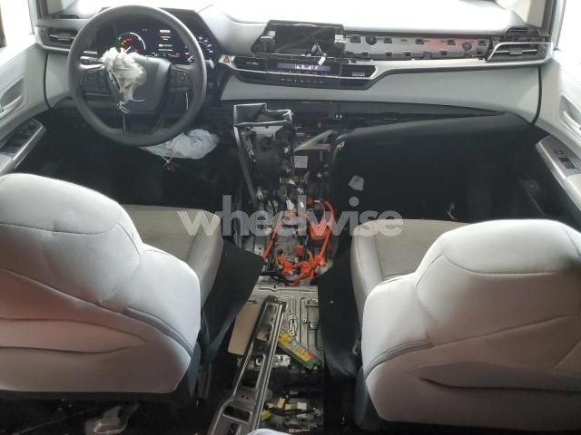Photo 9 of 2025 TOYOTA SIENNA LE (VIN 5TDKSKFC9SS202125)