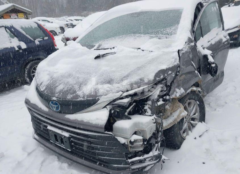 Photo 6 of 2022 Toyota Sienna LE (VIN 5TDKSKFCXNS043071)