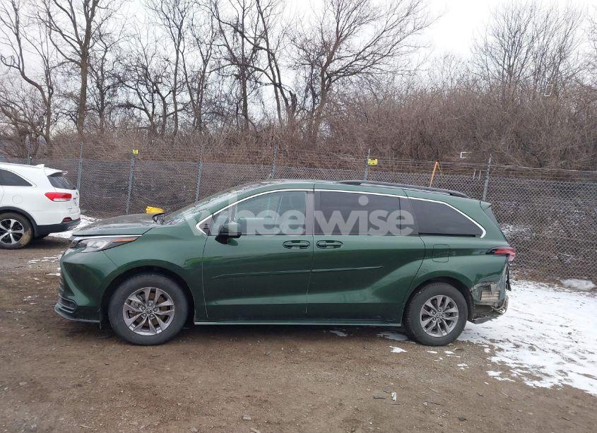 Photo 14 of 2022 Toyota Sienna LE (VIN 5TDKSKFCXNS052448)