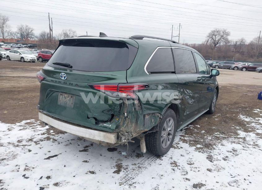 Photo 6 of 2022 Toyota Sienna LE (VIN 5TDKSKFCXNS052448)