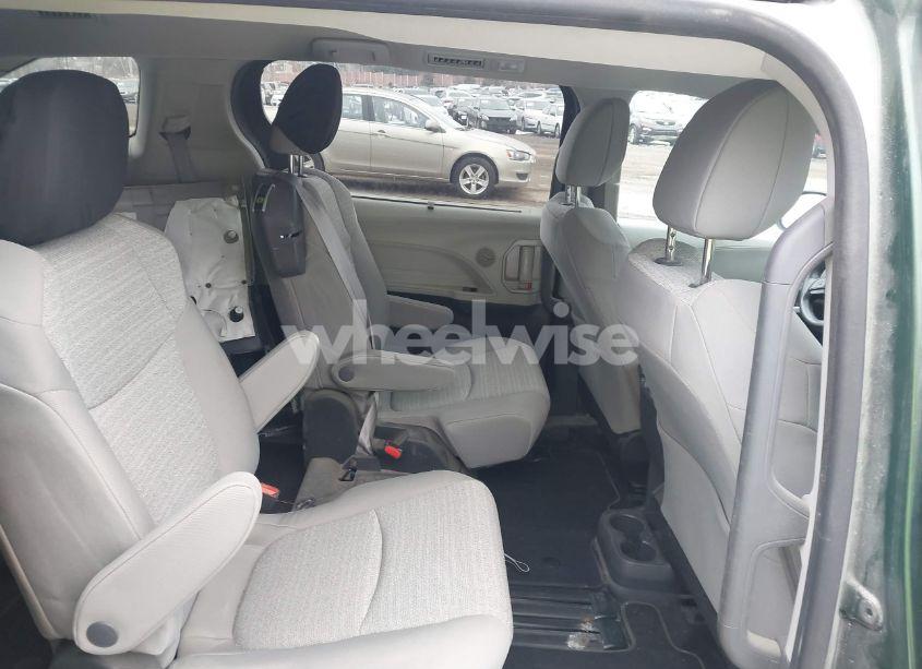 Photo 8 of 2022 Toyota Sienna LE (VIN 5TDKSKFCXNS052448)
