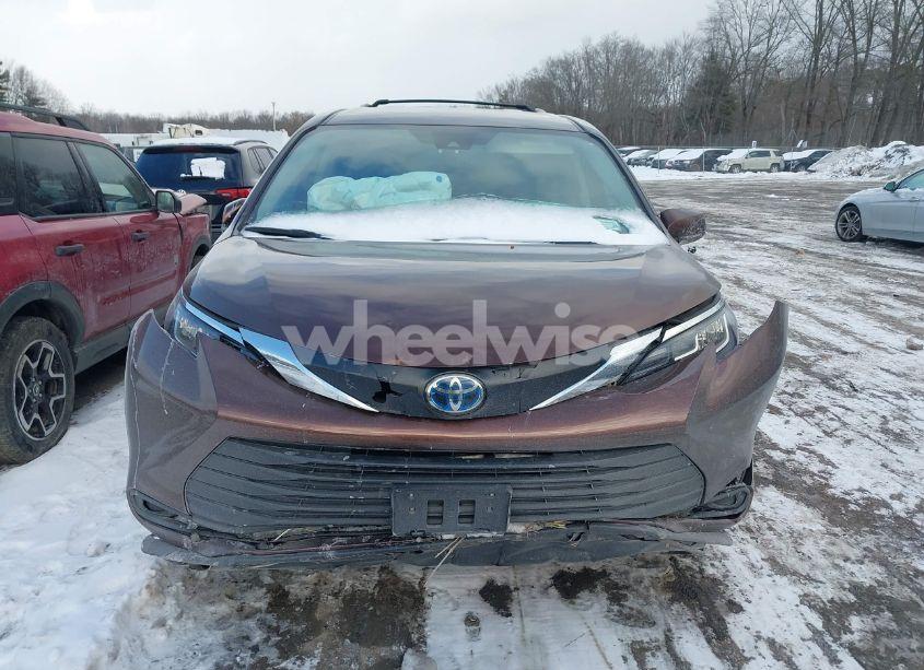 Photo 12 of 2023 Toyota Sienna LE (VIN 5TDKSKFCXPS079264)