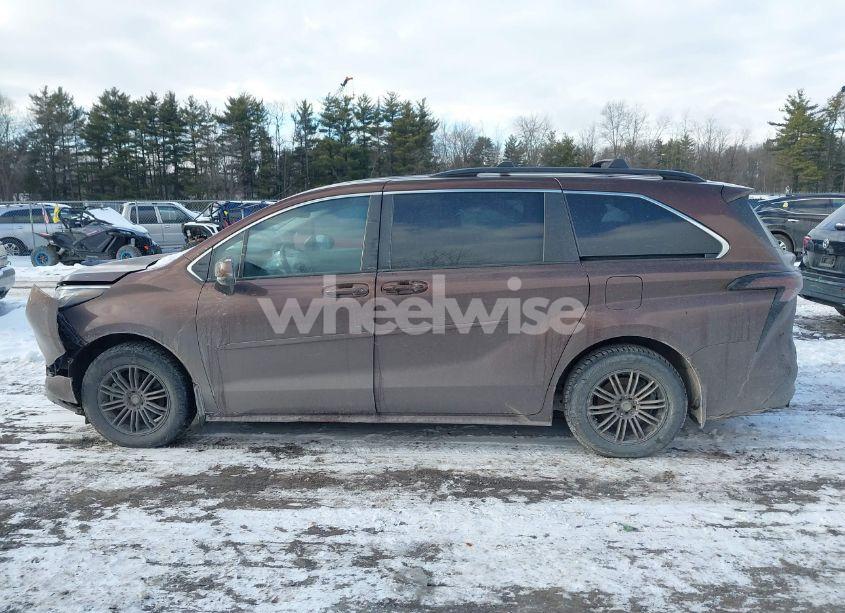 Photo 14 of 2023 Toyota Sienna LE (VIN 5TDKSKFCXPS079264)