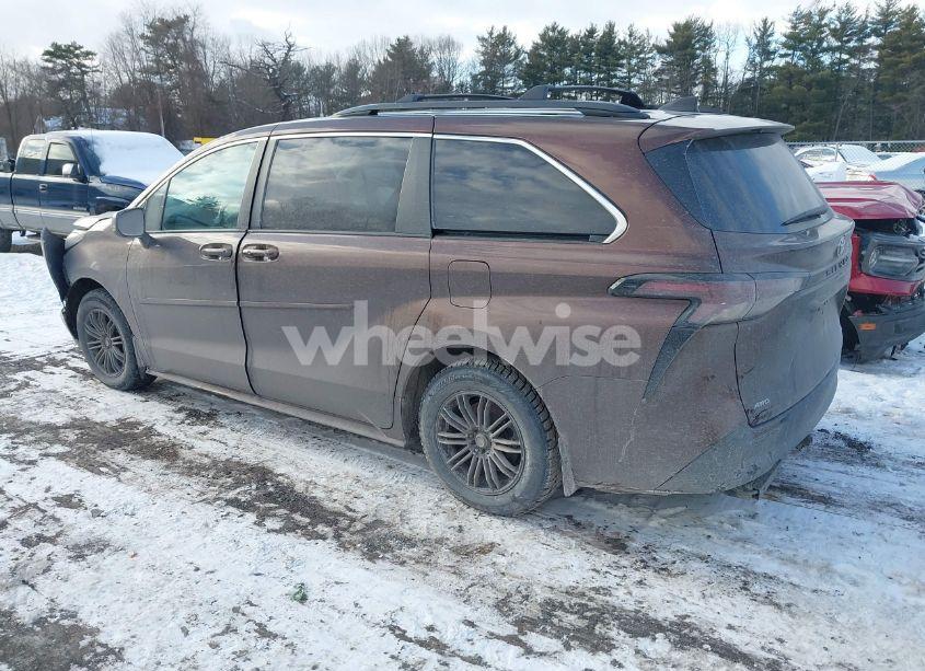 Photo 3 of 2023 Toyota Sienna LE (VIN 5TDKSKFCXPS079264)