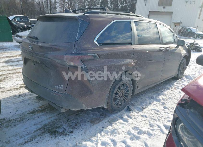 Photo 4 of 2023 Toyota Sienna LE (VIN 5TDKSKFCXPS079264)