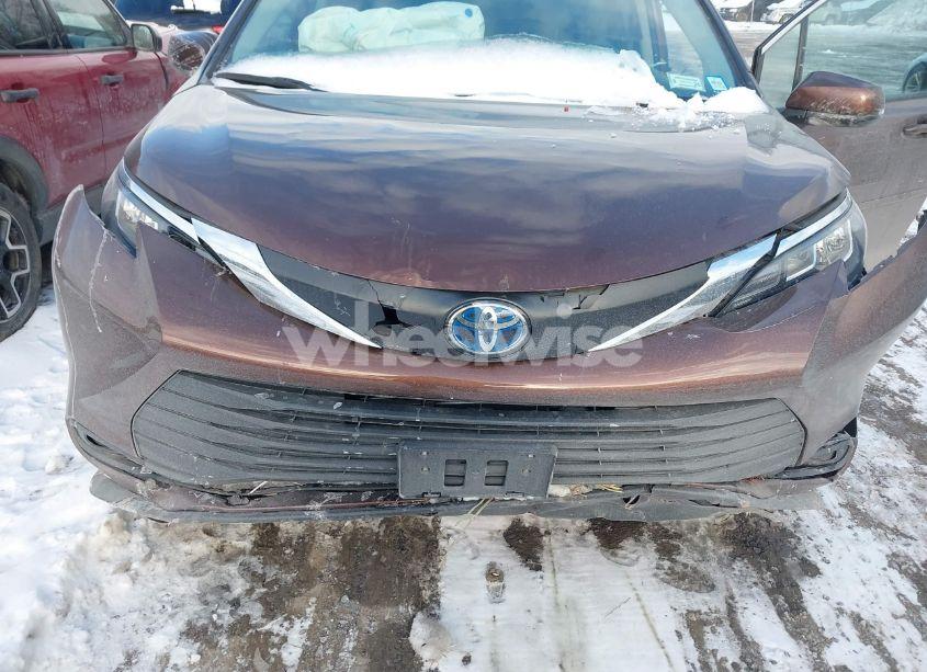 Photo 6 of 2023 Toyota Sienna LE (VIN 5TDKSKFCXPS079264)