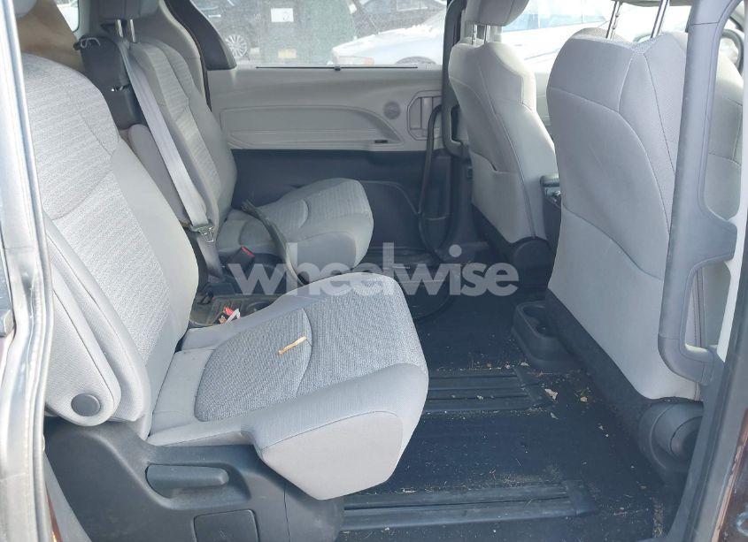 Photo 8 of 2023 Toyota Sienna LE (VIN 5TDKSKFCXPS079264)