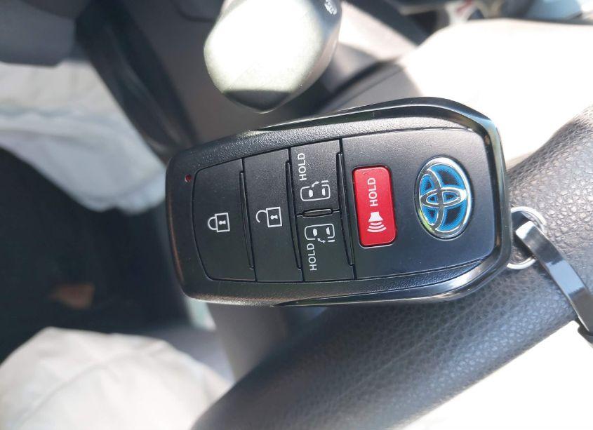 Photo 11 of 2024 Toyota Sienna LE (VIN 5TDKSKFCXRS144343)