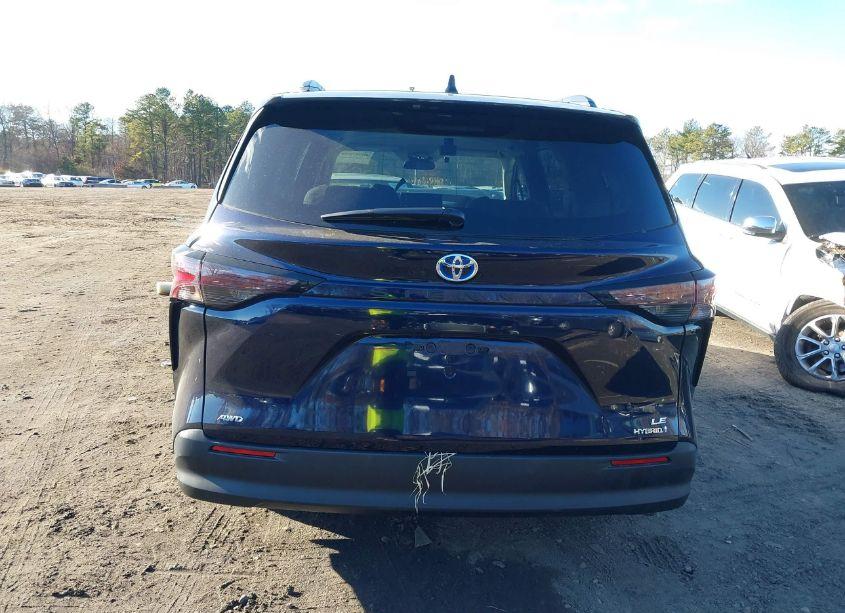 Photo 16 of 2024 Toyota Sienna LE (VIN 5TDKSKFCXRS144343)