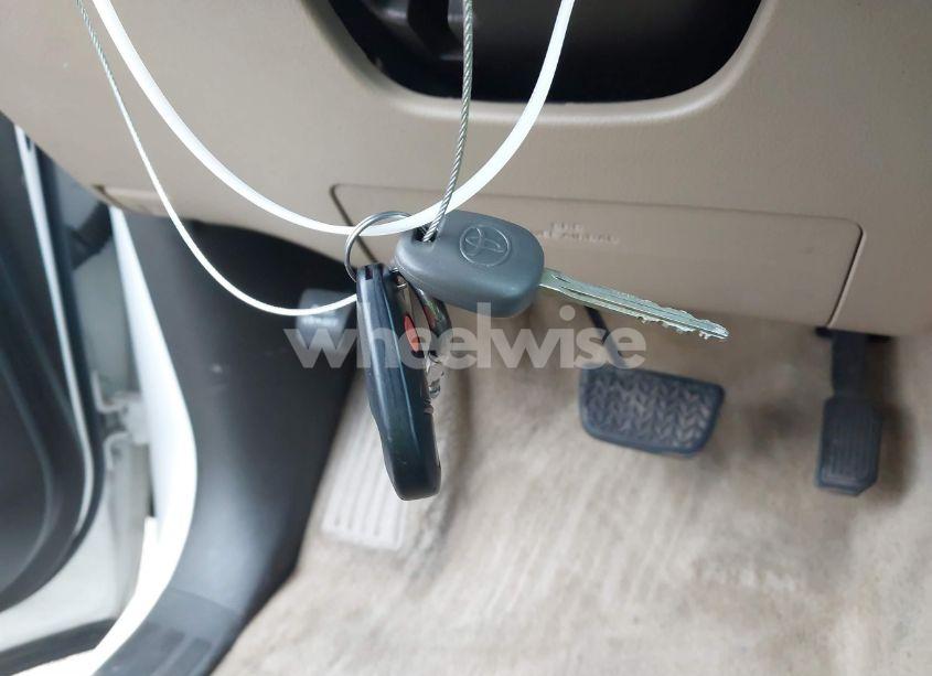 Photo 11 of 2011 Toyota Sequoia LIMITED 5.7L V8 (VIN 5TDKY5G13BS034897)