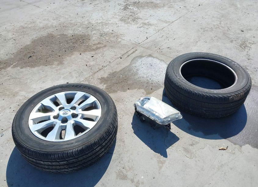 Photo 12 of 2010 Toyota Sequoia LIMITED 5.7L V8 (VIN 5TDKY5G1XAS030084)