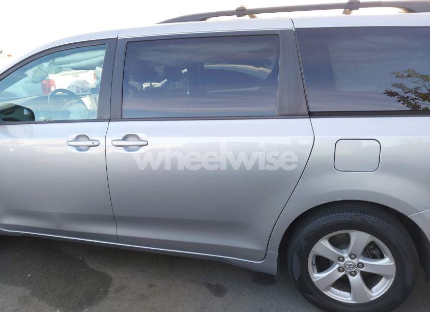 Photo 15 of 2017 Toyota Sienna LE 8 PASSENGER (VIN 5TDKZ3DC0HS786623)