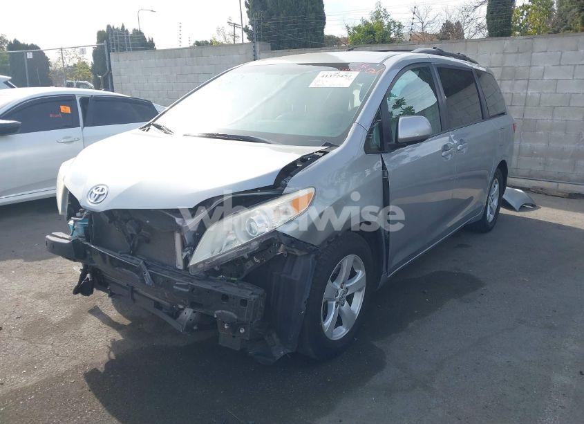 Photo 2 of 2017 Toyota Sienna LE 8 PASSENGER (VIN 5TDKZ3DC0HS786623)