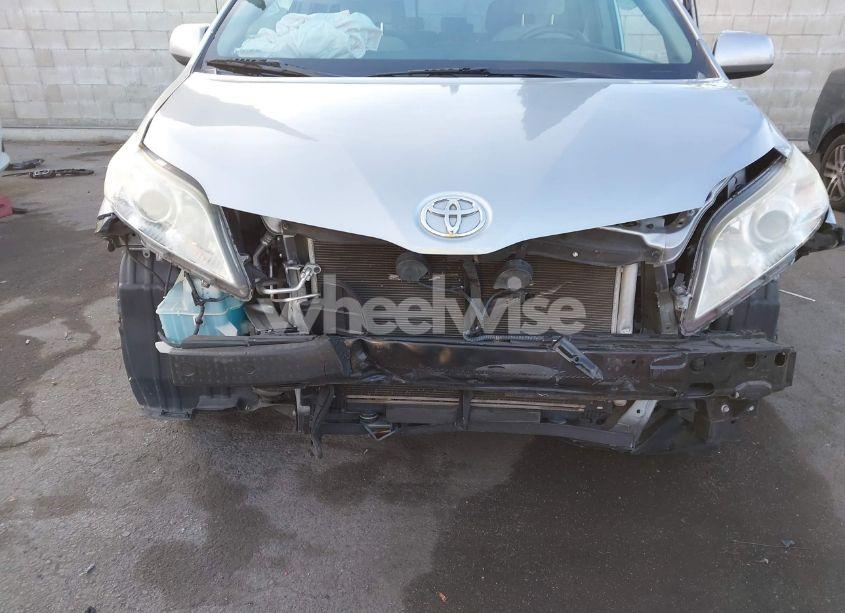 Photo 6 of 2017 Toyota Sienna LE 8 PASSENGER (VIN 5TDKZ3DC0HS786623)