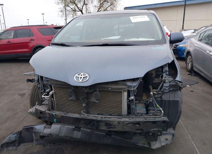 Photo 13 of 2017 Toyota Sienna LE 8 PASSENGER (VIN 5TDKZ3DC0HS811858)