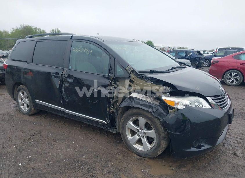 2017 Toyota Sienna LE 8 PASSENGER (VIN 5TDKZ3DC0HS856654) main photo