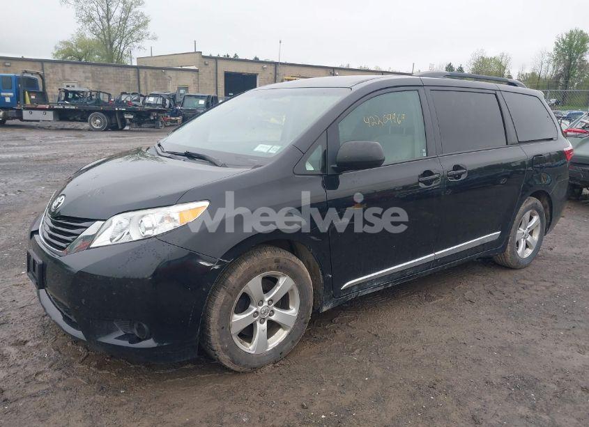 Photo 2 of 2017 Toyota Sienna LE 8 PASSENGER (VIN 5TDKZ3DC0HS856654)
