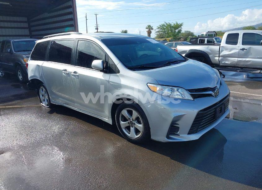 2020 Toyota Sienna LE (VIN 5TDKZ3DC0LS052900) main photo