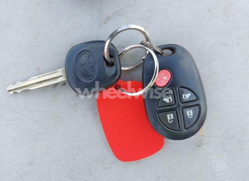 Photo 11 of 2020 Toyota Sienna LE (VIN 5TDKZ3DC0LS052900)