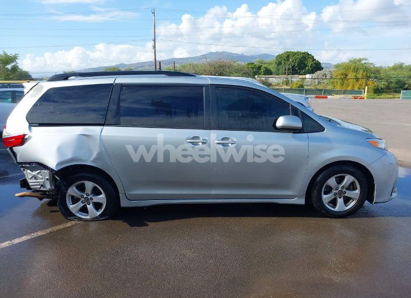 Photo 14 of 2020 Toyota Sienna LE (VIN 5TDKZ3DC0LS052900)