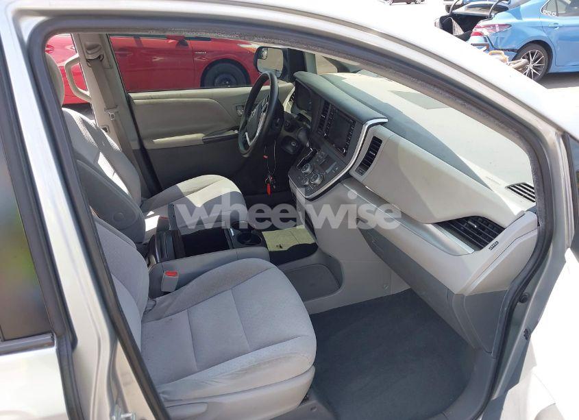 Photo 5 of 2020 Toyota Sienna LE (VIN 5TDKZ3DC0LS052900)