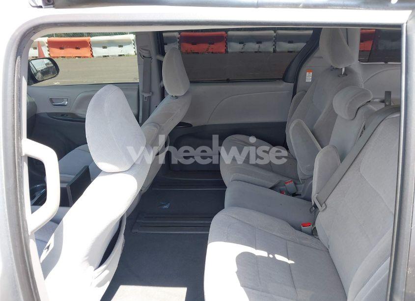 Photo 8 of 2020 Toyota Sienna LE (VIN 5TDKZ3DC0LS052900)