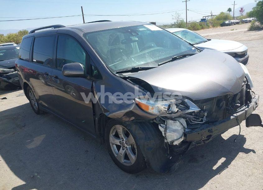 2020 Toyota Sienna LE (VIN 5TDKZ3DC0LS070040) main photo