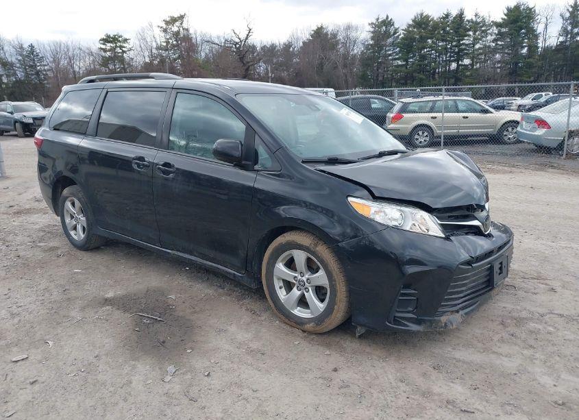 2020 Toyota Sienna LE (VIN 5TDKZ3DC0LS087324) main photo