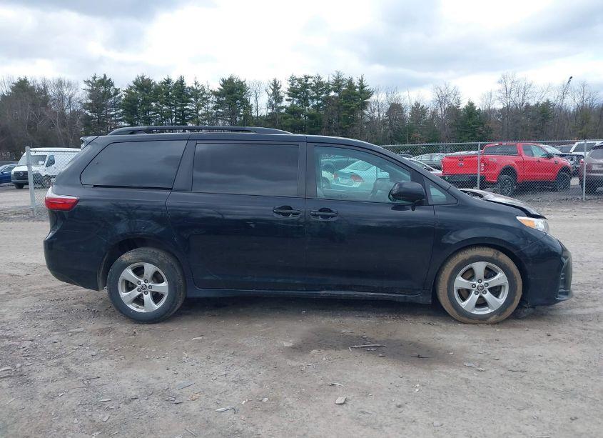 Photo 13 of 2020 Toyota Sienna LE (VIN 5TDKZ3DC0LS087324)
