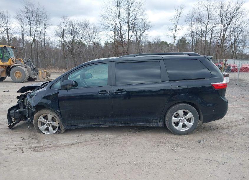 Photo 14 of 2020 Toyota Sienna LE (VIN 5TDKZ3DC0LS087324)