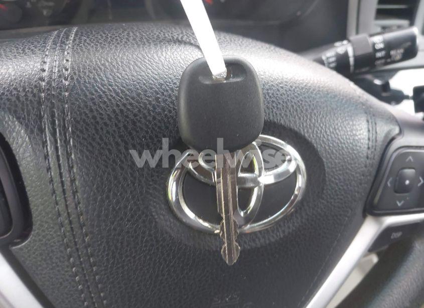 Photo 11 of 2017 Toyota Sienna LE 8 PASSENGER (VIN 5TDKZ3DC1HS770320)